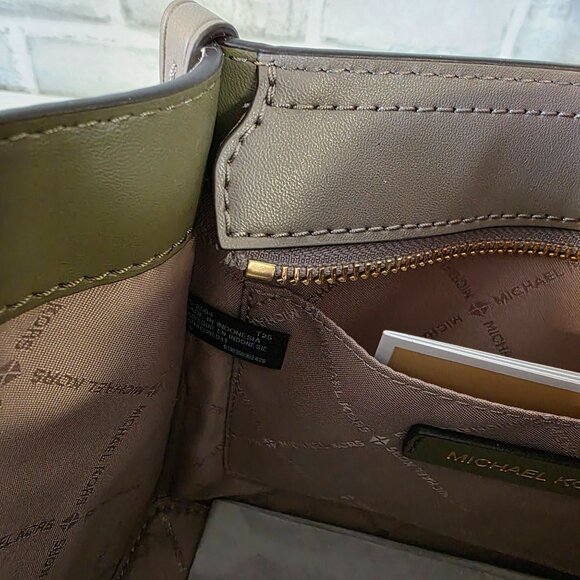 Michael Kors Marilyn Small Color Block Saffiano Leather Messenger Bag NEW - Picture 5 of 15